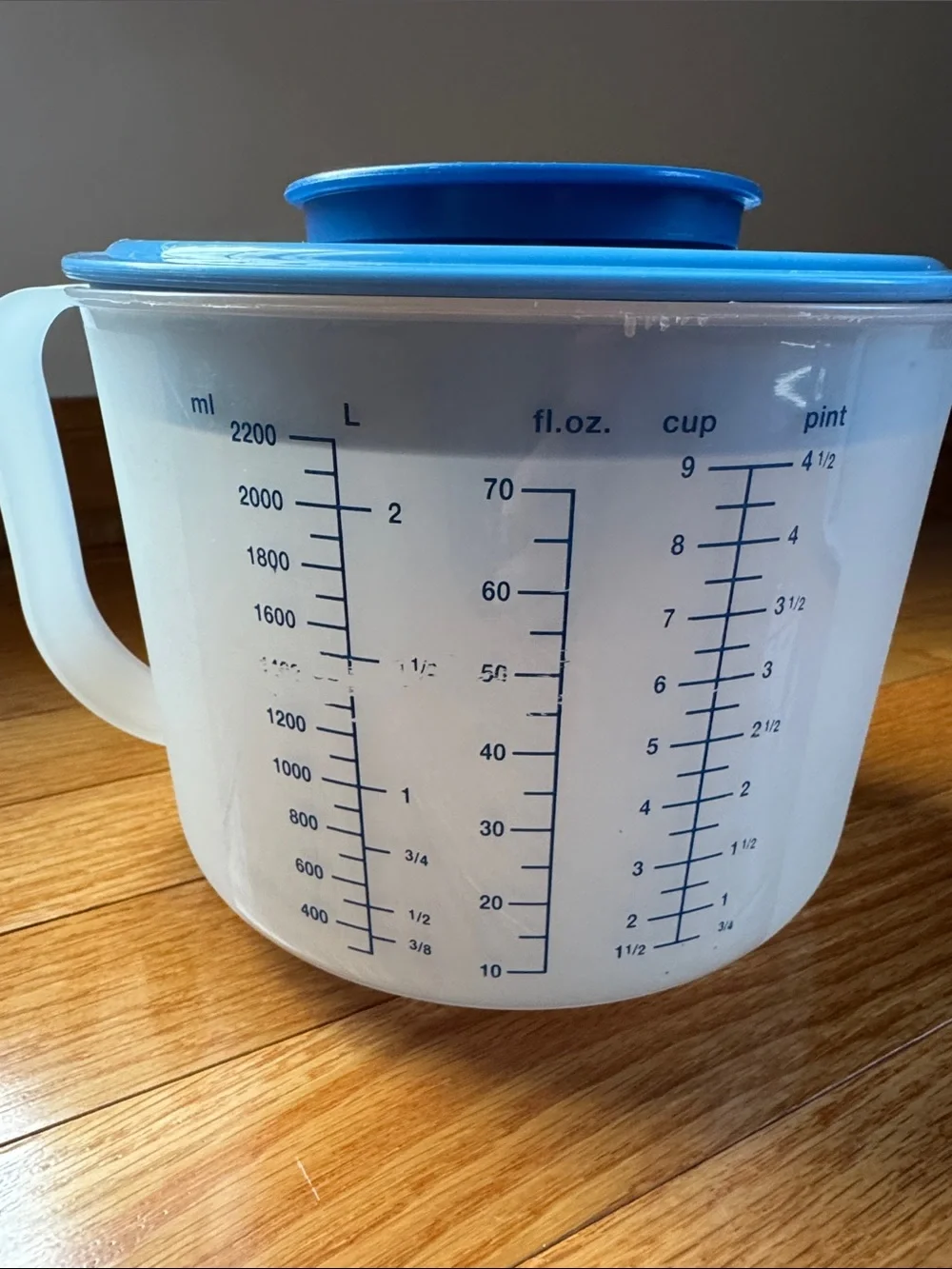 Vintage Plastic Measuring Pitcher with Blue Lid Graduated Mixing Pitcher Retro